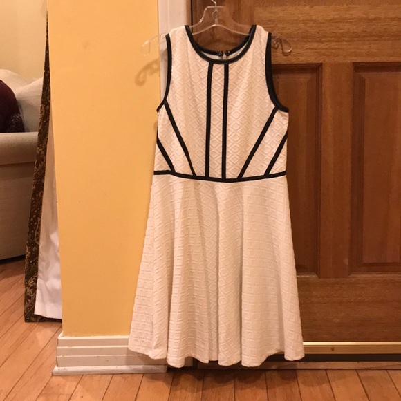 Junior fancy dress - Picture 1 of 3